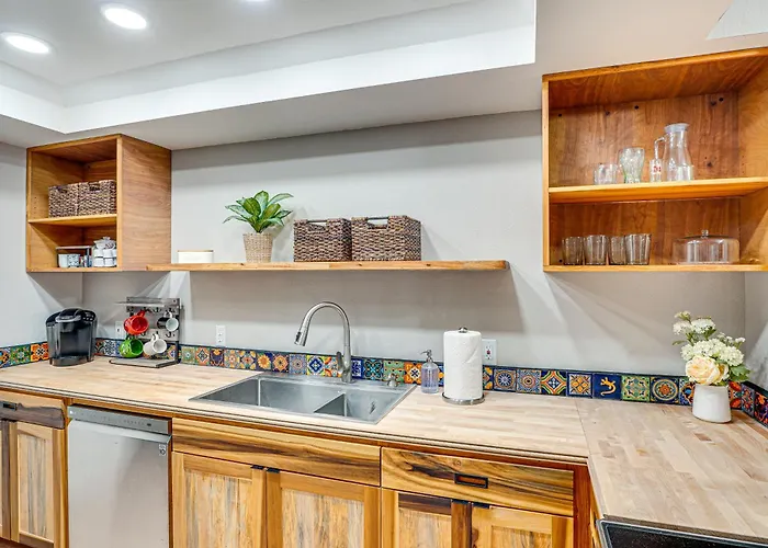 Сasa de vacaciones Pool & Hot Tub: Updated W/ Workspace Tucson